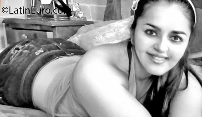 Date this hot Colombia girl Lina from Bogota CO18778