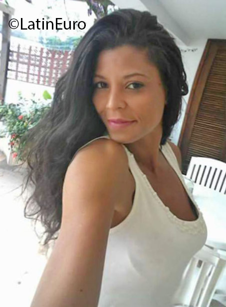 Date this sultry Brazil girl Beatriz from Rio De Janeiro BR9624