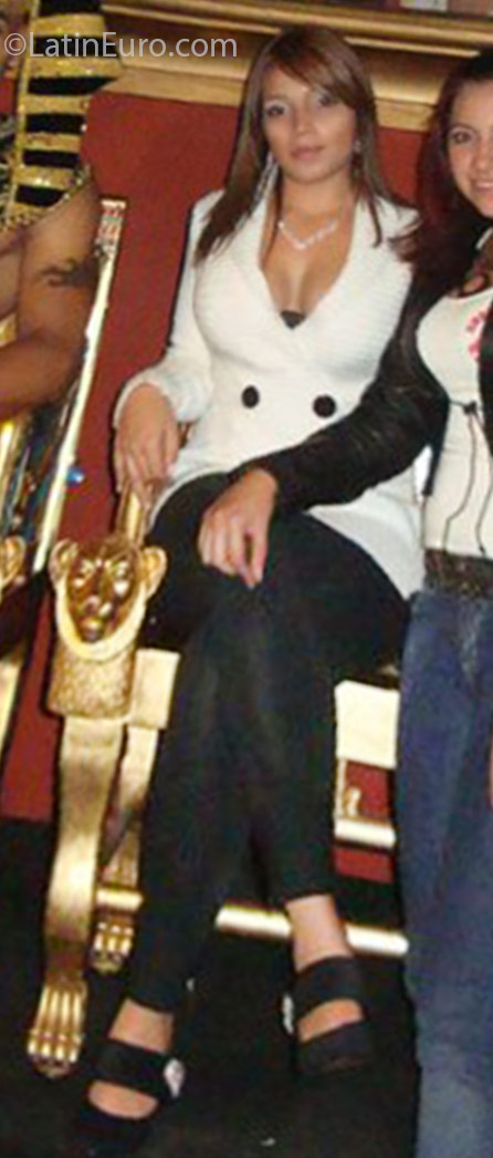 Date this voluptuous Colombia girl Elizabeth from Medellin CO18801