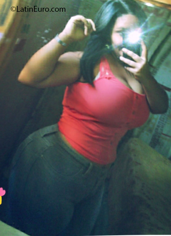 Date this stunning Dominican Republic girl Daniela from Santo Domingo DO31338