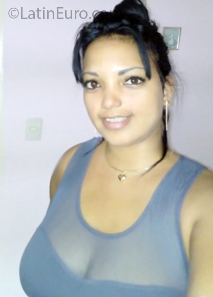Date this gorgeous Cuba girl Yakelin from Ciudad Habana CU68