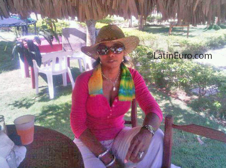 Date this hard body Dominican Republic girl Raquel from Punta Cana DO26048