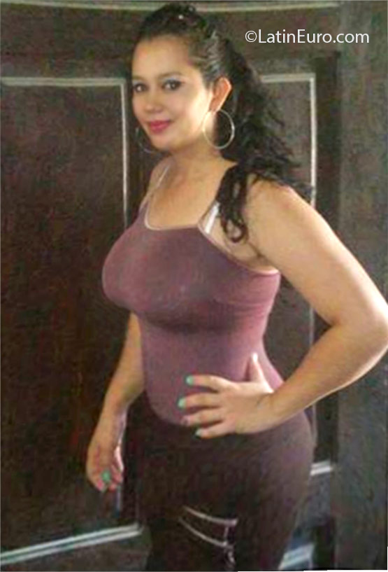 Date this good-looking Honduras girl Selenia from San Pedro Sula HN2110