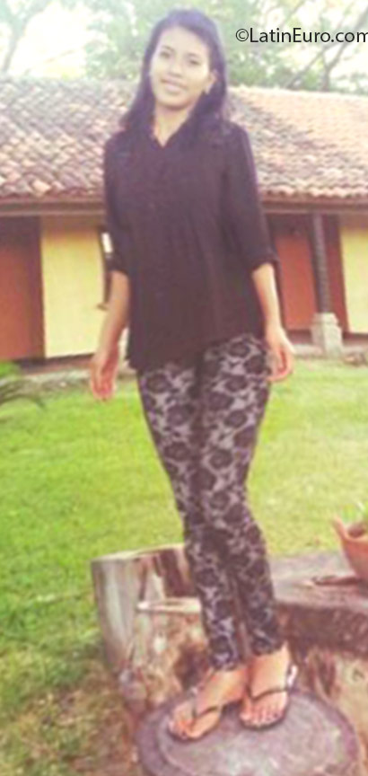 Date this charming Honduras girl Alenia from Tegucigalpa HN2115