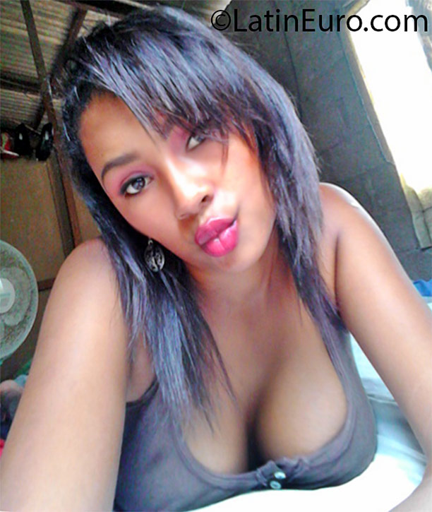 Date this hard body Honduras girl Nodie from Tela HN2121