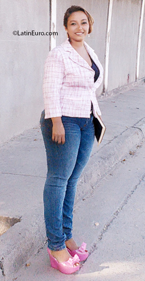 Date this charming Honduras girl Isa from San Pedro Sula HN2141