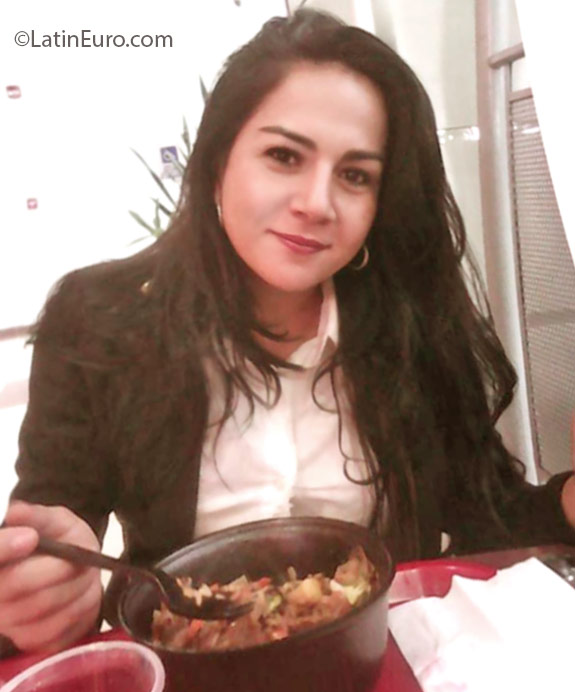 Date this charming Colombia girl Stephanie from Bogota CO18877