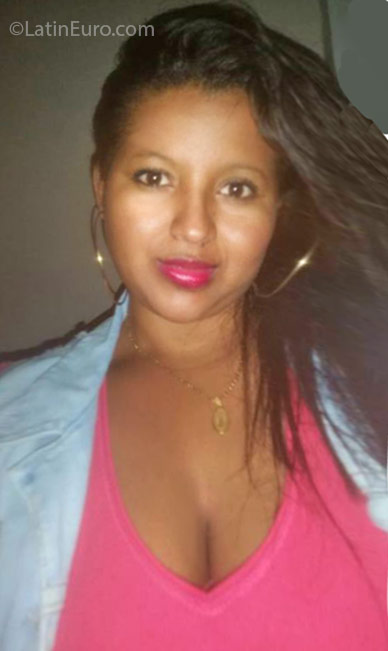 Date this foxy Colombia girl Sol from Cali CO18975