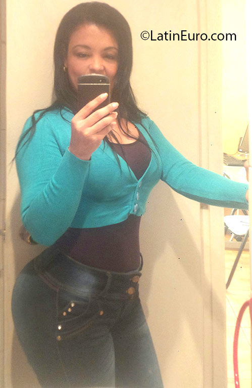 Date this fun Colombia girl Isabel from Barranquilla CO18891