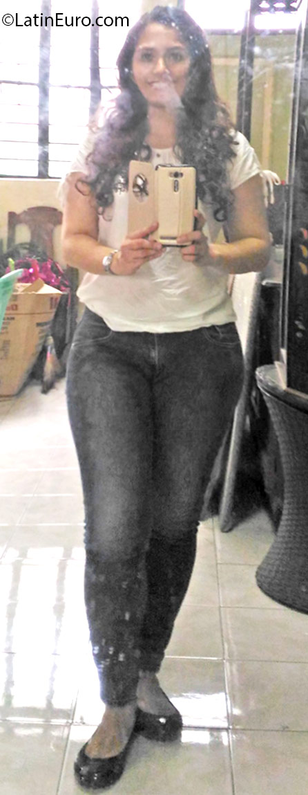 Date this fun Philippines girl Enya from Manila PH894
