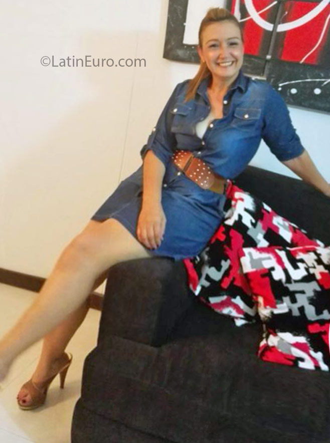 Date this exotic Colombia girl May from Cali CO18913