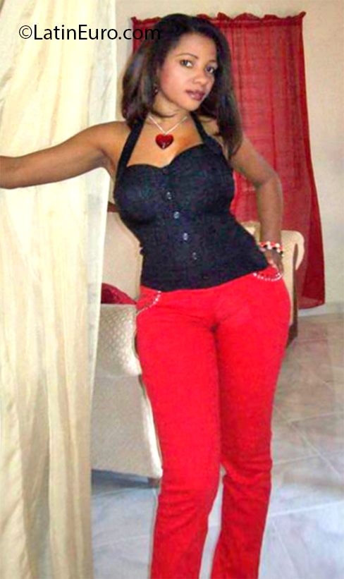 Date this attractive Dominican Republic girl Morena from Santo Domingo DO34217