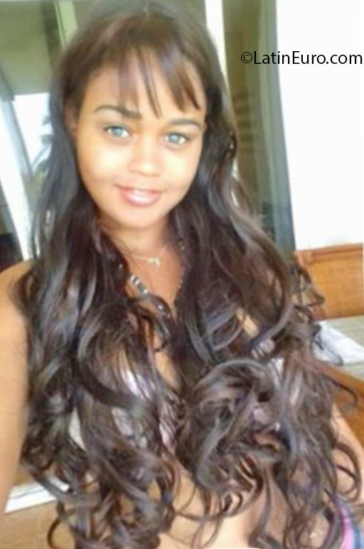 Date this athletic Dominican Republic girl Maria from Punta Cana DO25802