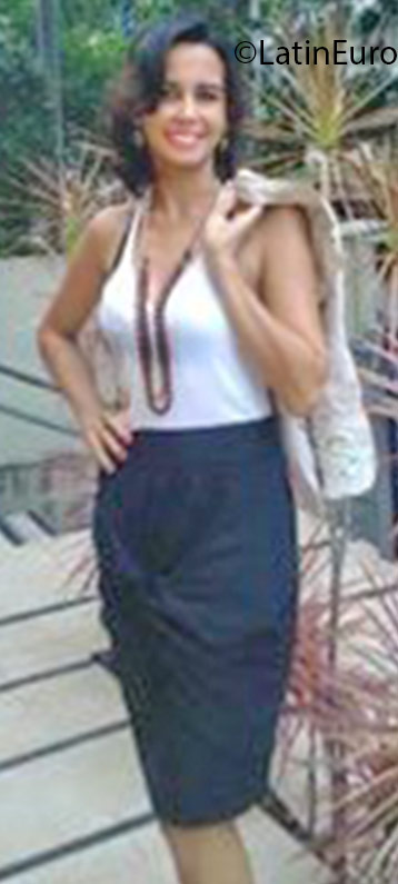 Date this cute Brazil girl Julia from Recife BR9664