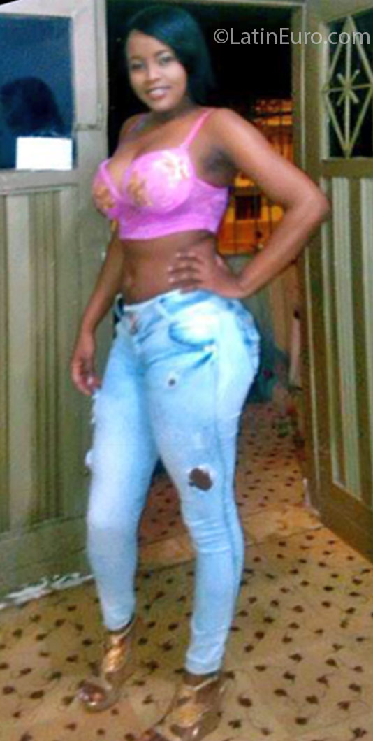 Date this tall Colombia girl Julieth from Cali CO18969