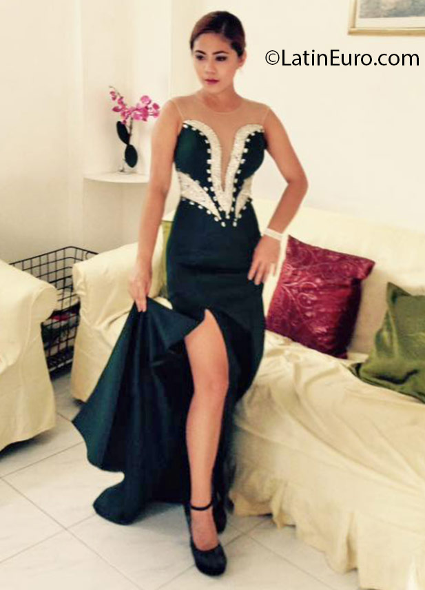 Date this gorgeous Philippines girl Juvelyn from Davao City PH900