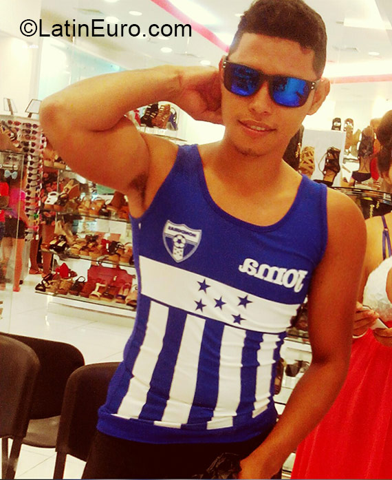 Date this passionate Honduras man Darwin from San Pedro Sula HN2212