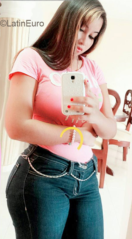 Date this gorgeous Dominican Republic girl Millie Estrella from Santo Domingo DO25979