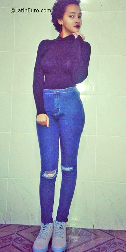 Date this pretty Brazil girl Laiana from Sao Jose dos Campos BR9692