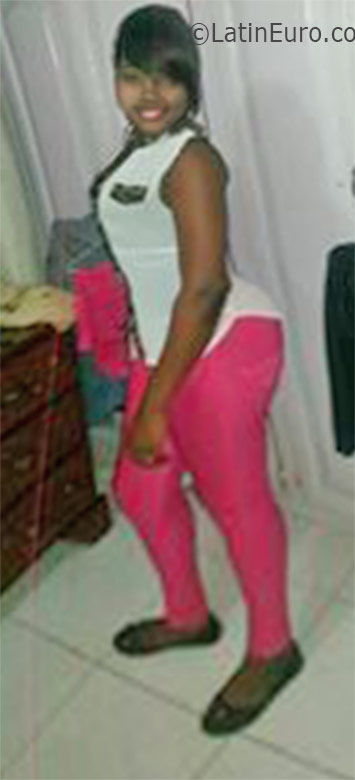 Date this delightful Dominican Republic girl Viviana from Santo Domingo DO26022