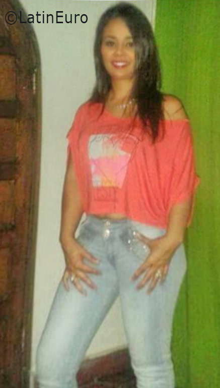 Date this happy Panama girl Diana from Panama PA1009