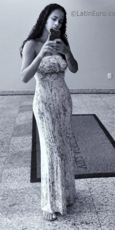 Date this happy Brazil girl Tais from Sao Paulo BR9698