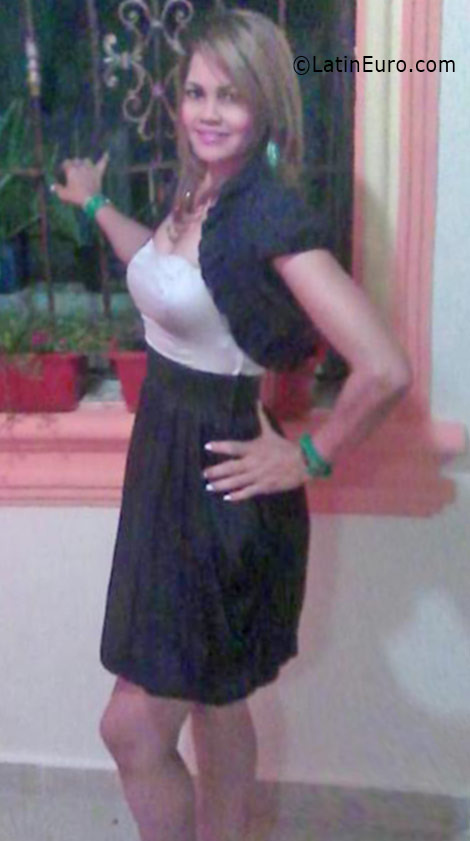 Date this georgeous Dominican Republic girl Virginia from Santo Domingo DO26337