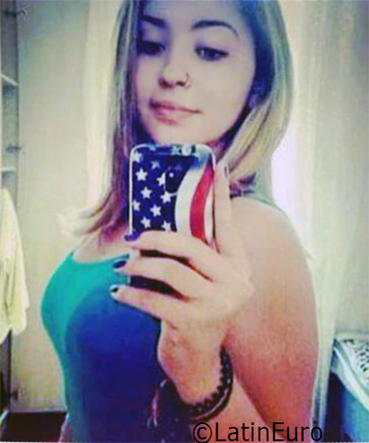 Date this voluptuous Brazil girl Samaria from Manaus BR9710