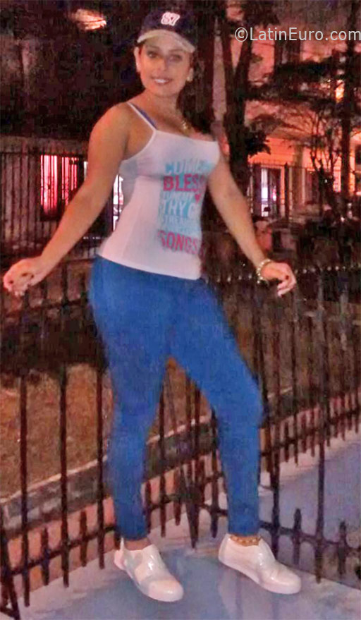 Date this young Colombia girl Karen from Cali CO19096