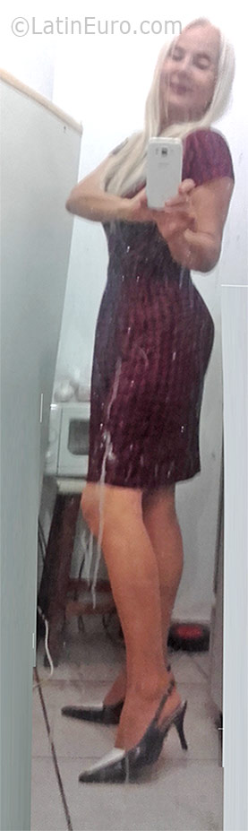 Date this happy Brazil girl Maria from Rio De Janeiro BR9717