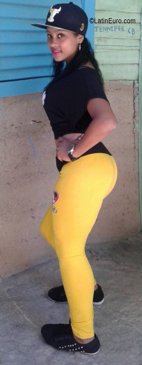 Date this fun Dominican Republic girl Yenkelie from Santiago DO26148