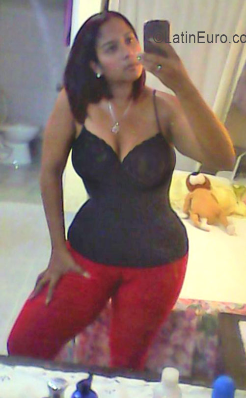 Date this hard body Dominican Republic girl Katherine from Santo Domingo DO26171