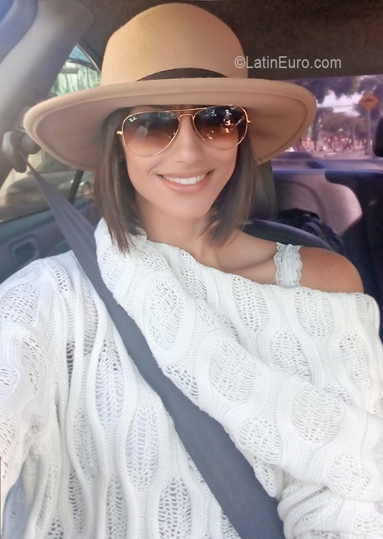 Date this lovely Brazil girl Roberta from Belo Horoizonte BR9724