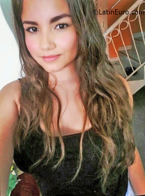 Date this beautiful Colombia girl Diana from Bogota CO19124