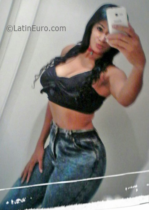 Date this hard body Venezuela girl Yohanny from Maracaibo VE670