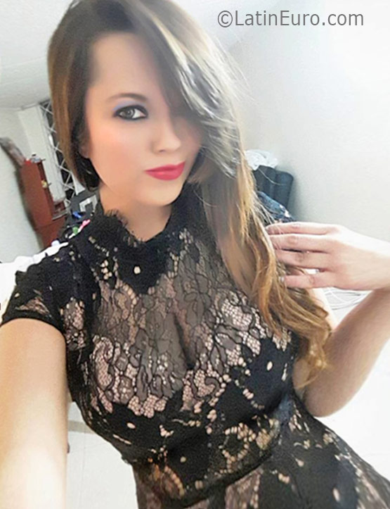 Date this hot Colombia girl Sarylin from Bogota CO19147