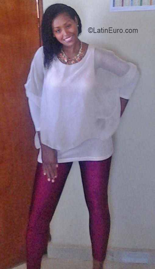 Date this good-looking Dominican Republic girl Gleny from Santo Domingo DO26308