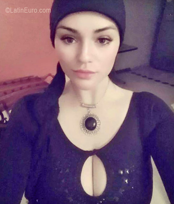 Date this voluptuous Colombia girl Janis from Bogota CO19279