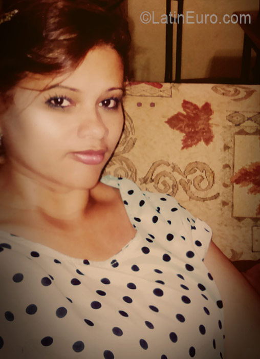 Date this foxy Honduras girl Julia from Tegucigalpa DO26389