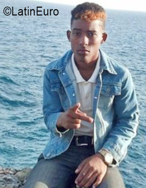Date this stunning Dominican Republic man Leonardo from Santo Domingo DO26396