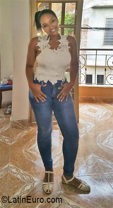 Date this pretty Colombia girl Leidy from Guacari CO19378