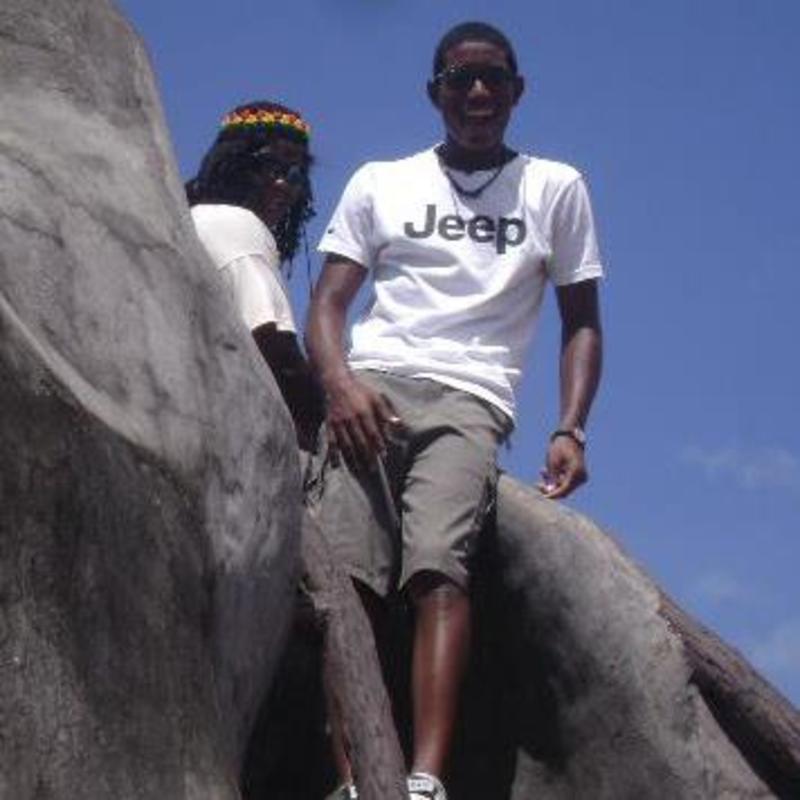 Date this tall Venezuela man Hiriat from 48 VE735