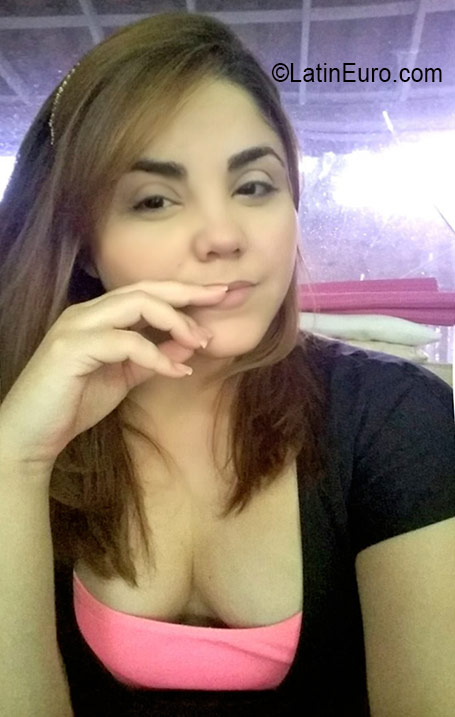 Date this voluptuous Brazil girl Renata from Fortaleza BR9766