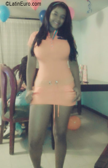 Date this attractive Colombia girl Michel from Cali CO19472