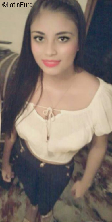 Date this delightful Colombia girl Fernanda from Cali CO19476