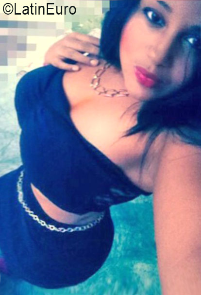 Date this tall Dominican Republic girl Estrella from Santiago DO26523