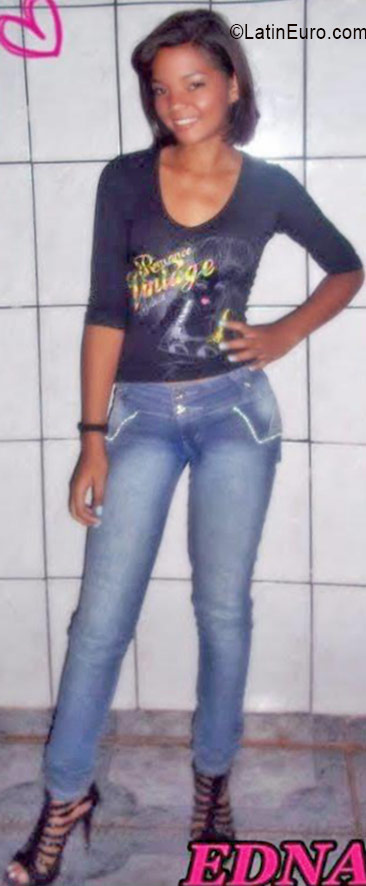 Date this sultry Brazil girl Edna from Brasilia BR9772