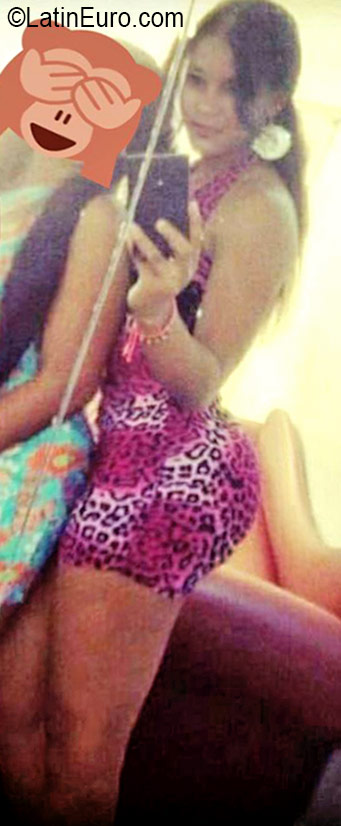 Date this foxy Dominican Republic girl Kasmiry from Santo Domingo DO26566