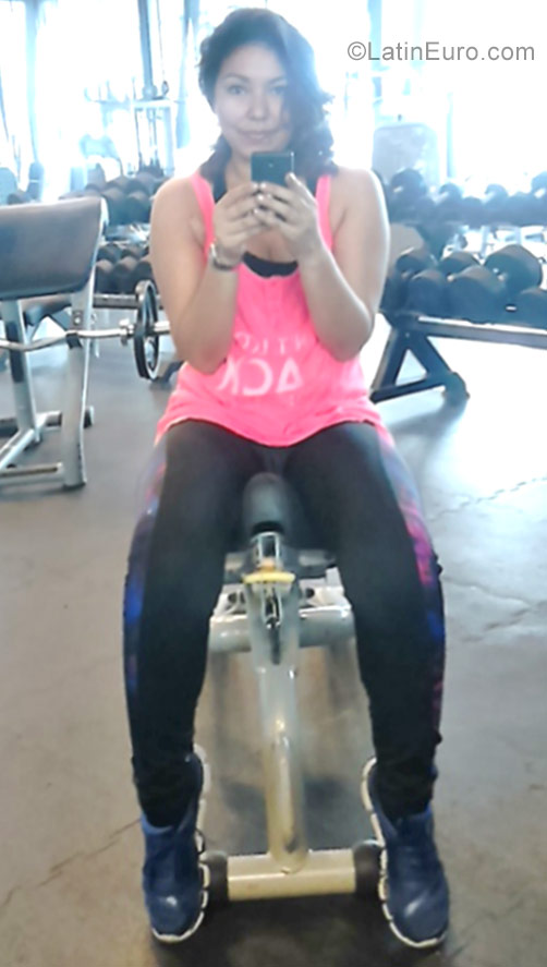 Date this hard body Colombia girl Anglica from Barrancabermeja CO19556