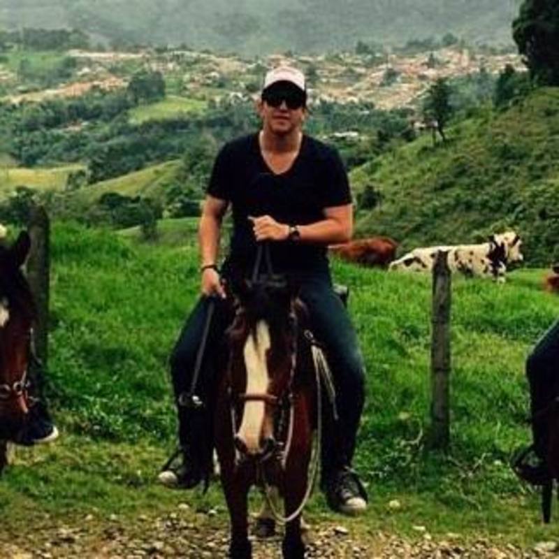 Date this georgeous Colombia man Martinezre from Bogota CO19595